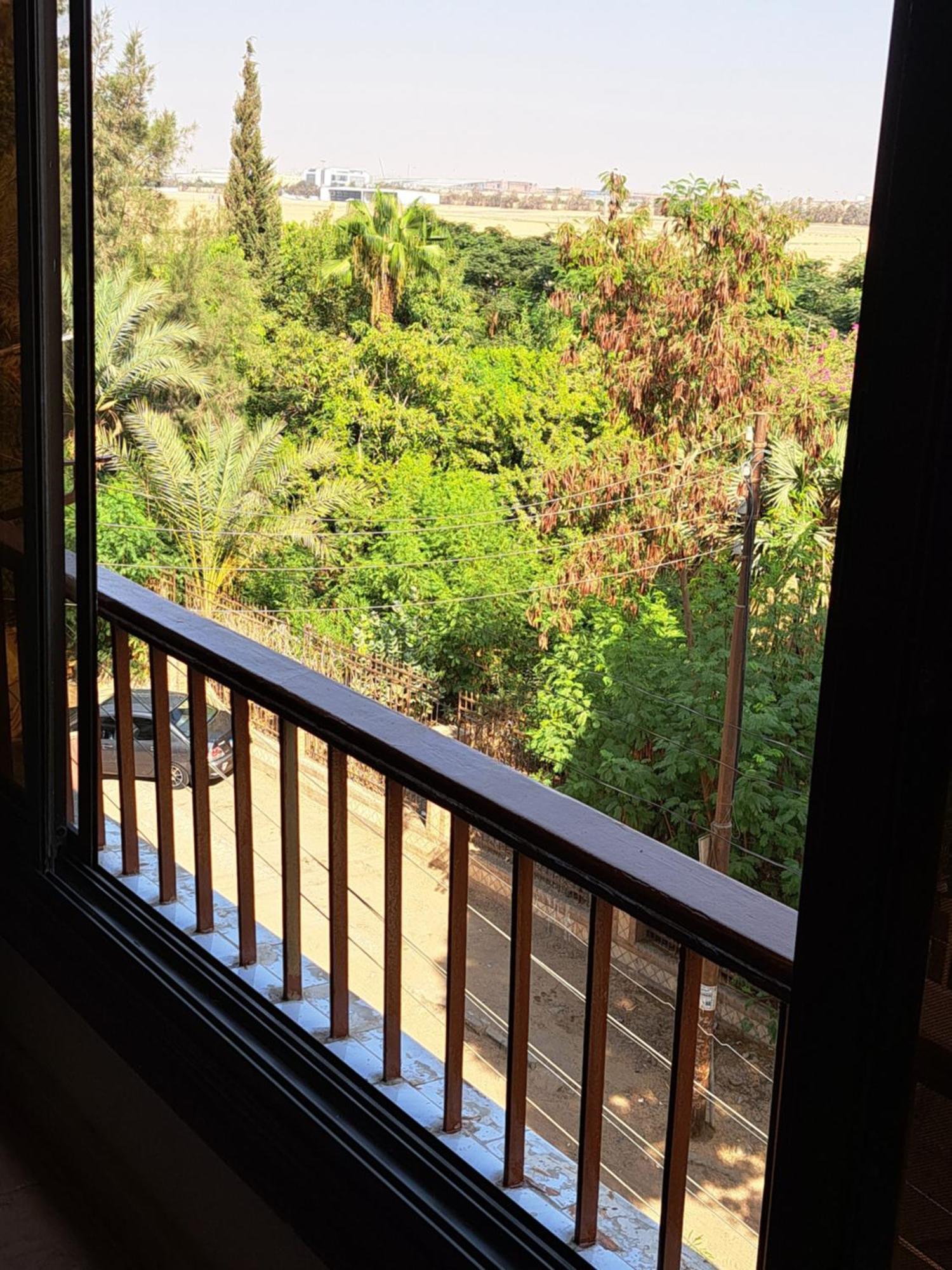 דירה Panorama With A Charming View Of International Airport The For With Free Airport Pick Up Or Drop Off Limousine بانوراما بإطلالة ساحرة على مطار الدولي
